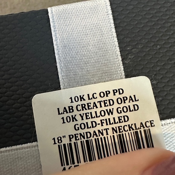 10k Gold filled Necklace with Opal Pendant - Picture 4 of 4